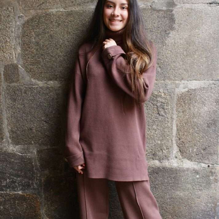 Conjunto cuello vuelto botón