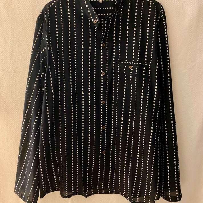 Camisa negra L'India lunares