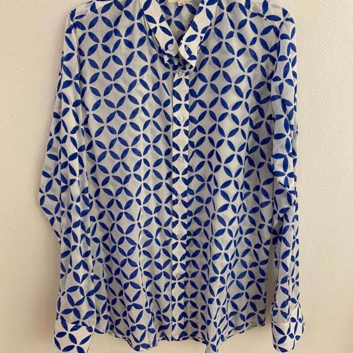 Camisa símbolos azules